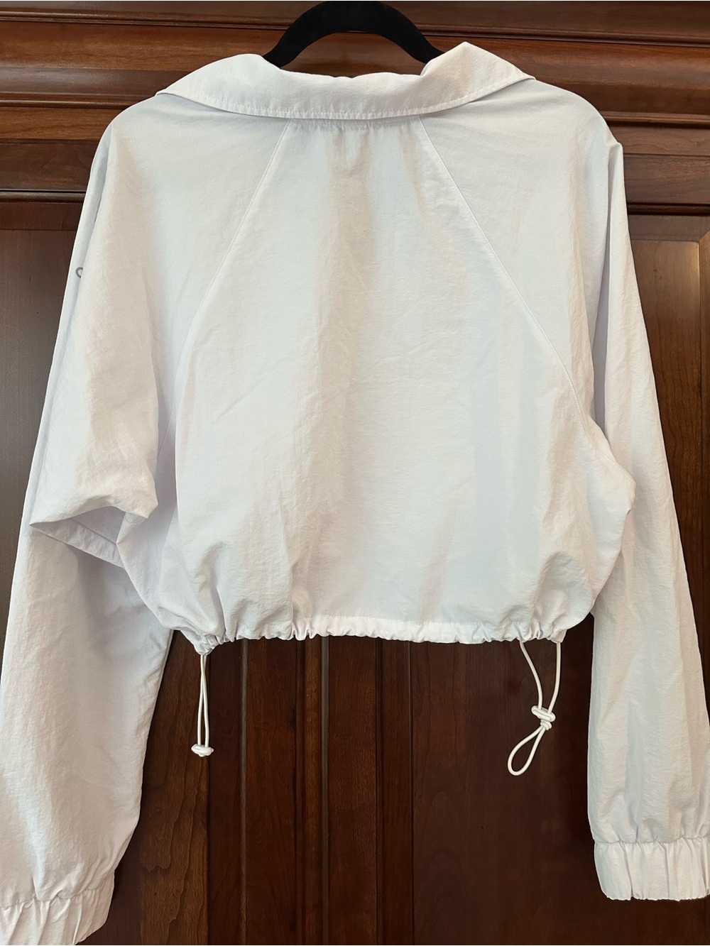 ALO Yoga White Cropped Half-Zip Pullover Windbreaker - Gem